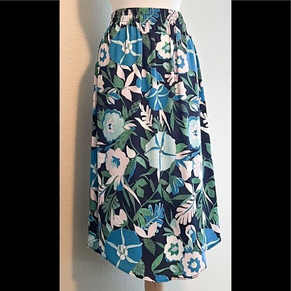 Loft floral skirt 30” length, elasticized waist - Picture 3 of 6